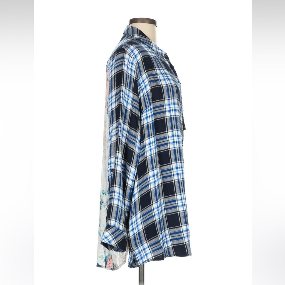 Tolani Collection Blue and White Plaid Button-Up Shirt size medium - Picture 3 of 7